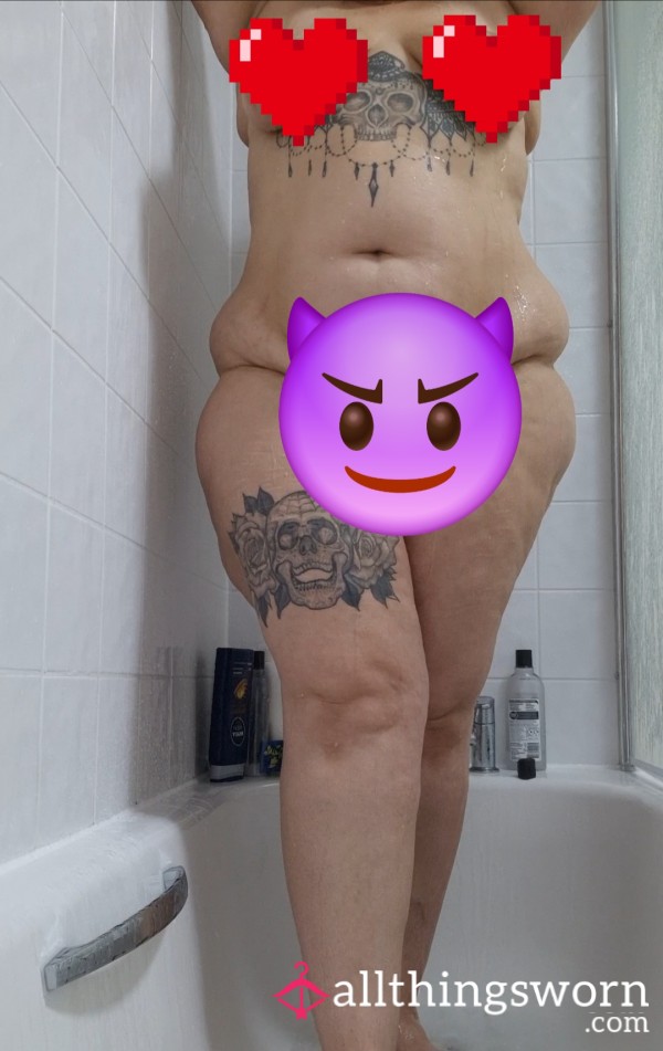 Feeling S**y In The Shower 🫦🚿
