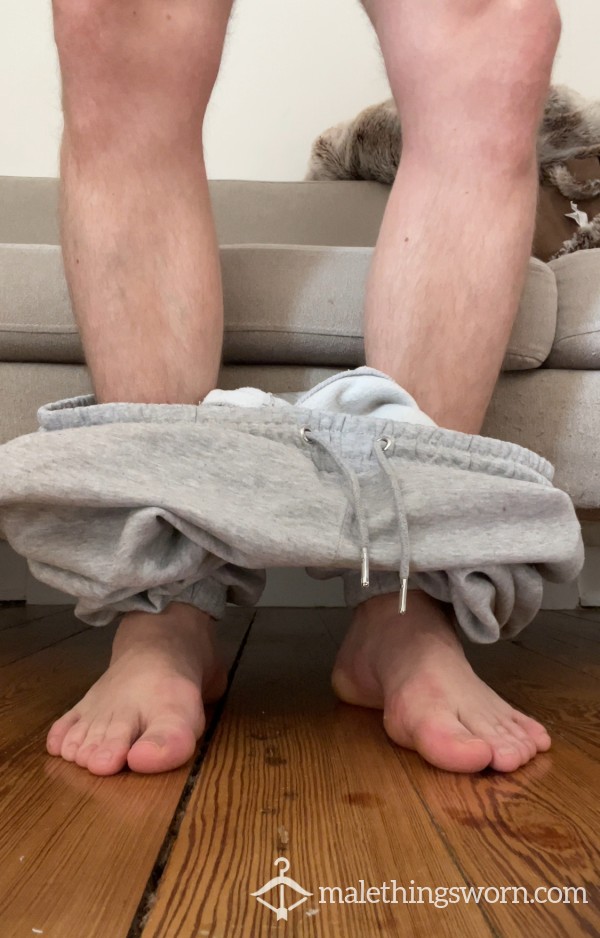 Feet And Bulge