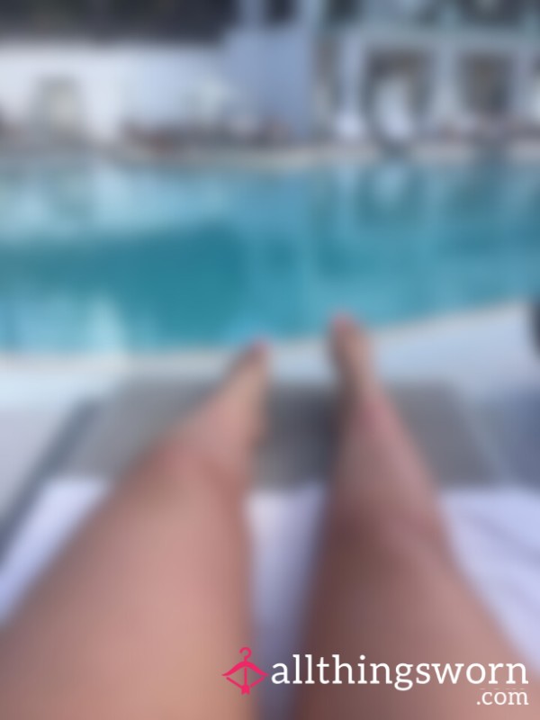 Feet 👣 And Legs 🦵🏻 On Holiday 🌹