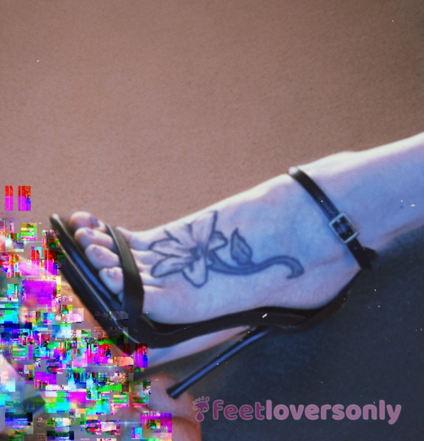 Feet And S** Toys 😏