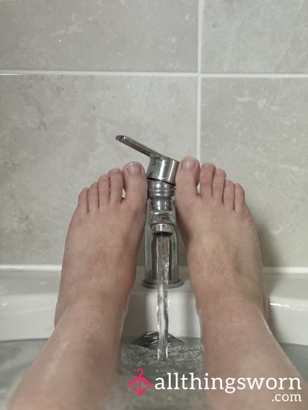 Feet 👣 And Toe Nails 💅🏻