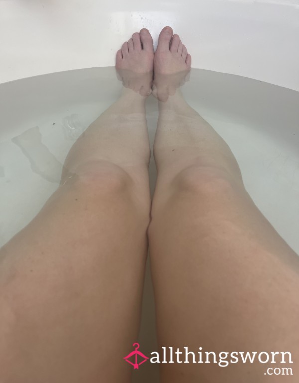 Over 3 Mins Of Wiggling And Ma**aging My Feet And Toes In The Tub