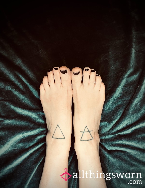 Feet And Velvet