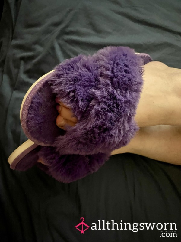 BBW MILF Foot Fetish –With Fuzzy Slippers, Bare, Stockings 👣🧦🥿