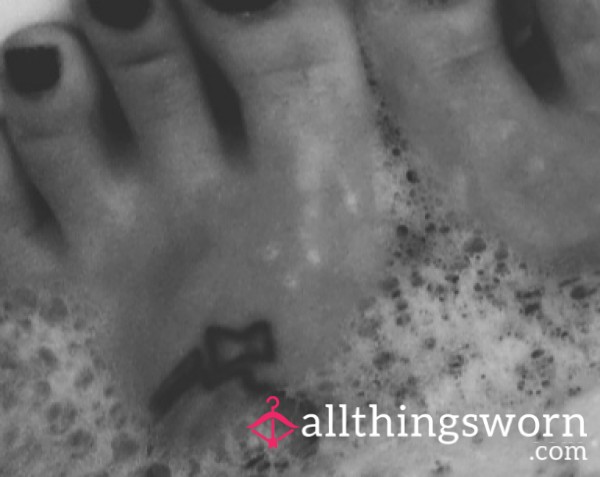 Feet & Bubbles