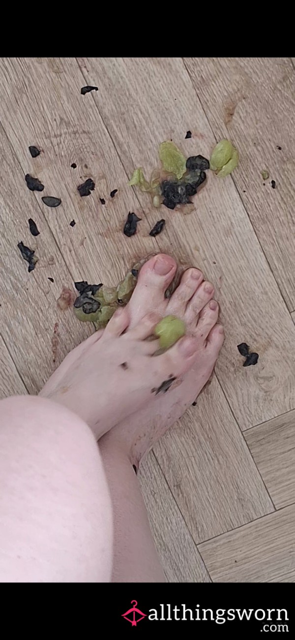 Feet Crushing 🫐🍇