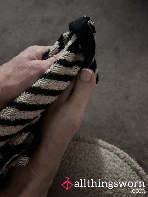 Feet Drying After A Shower 😚