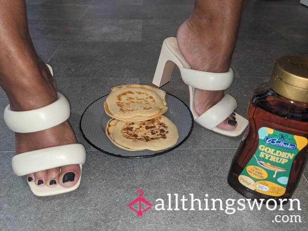 Feet Eat First 3.24mins - Pancakes And Golden Syrup