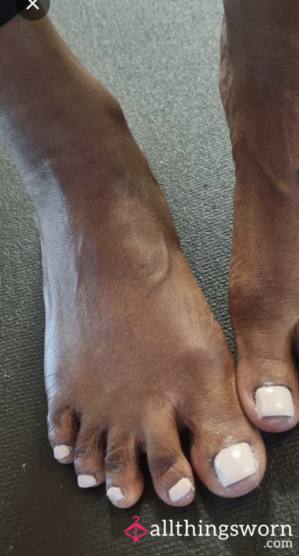 FEET FeeT  FEET