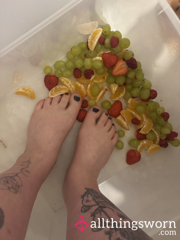 Feet & Fruit 🍇🦶
