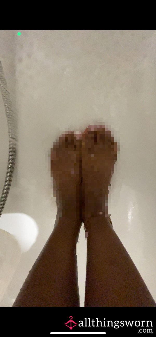 Feet Getting Wet In The Shower💦