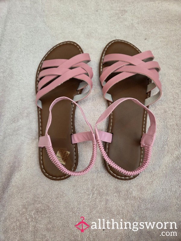 Feet In Sandals 👡 Pink