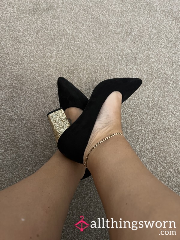 Feet In Shoes/ Boots /sandles