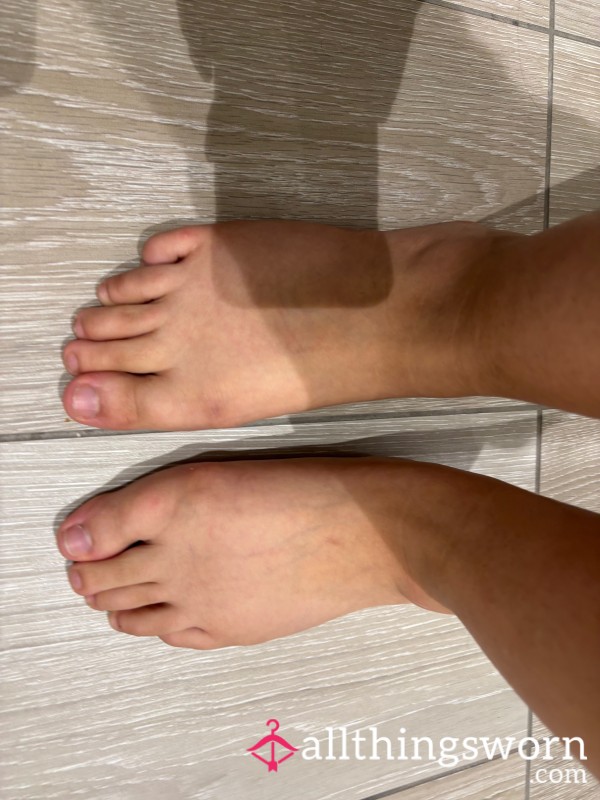 Feet On Gla** Pic Bundle 5 Pics