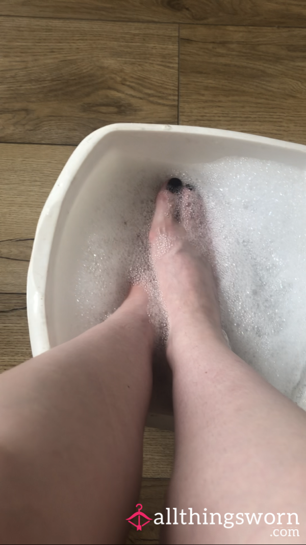 Feet P**kaboo - 1 Minute Foot Tease In Foot Bubble Bath 🦶🛁