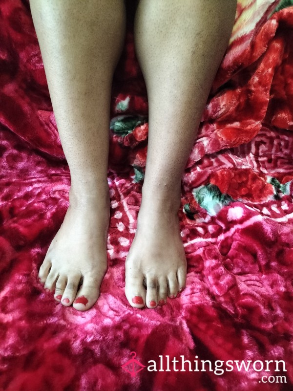 S**y Feet Pic In Red Nail Polish 💅