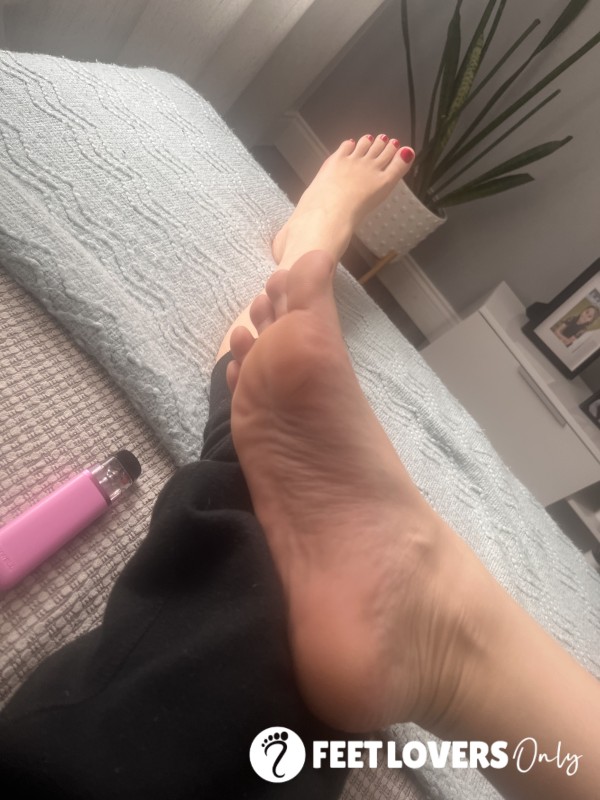 Feet Pics And Mores 🫢🤫🥵