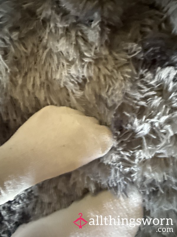 Feet Pics For Next 2 Hours Requests Available 🤫