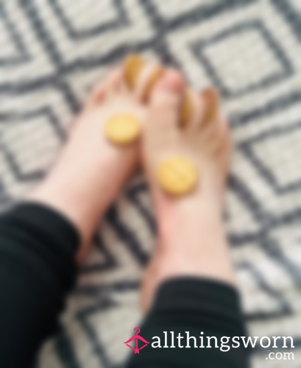 Feet Pics With Yummy Chocolate Biscuits Buried Between My Toes! 🍪