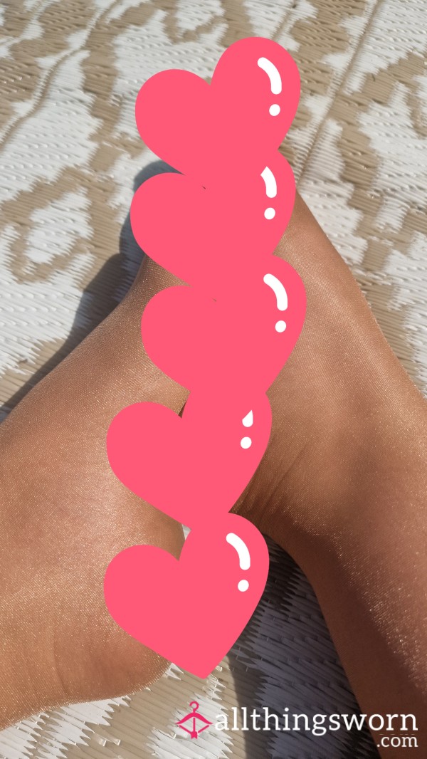 Feet Pictures In The Garden And Gra**