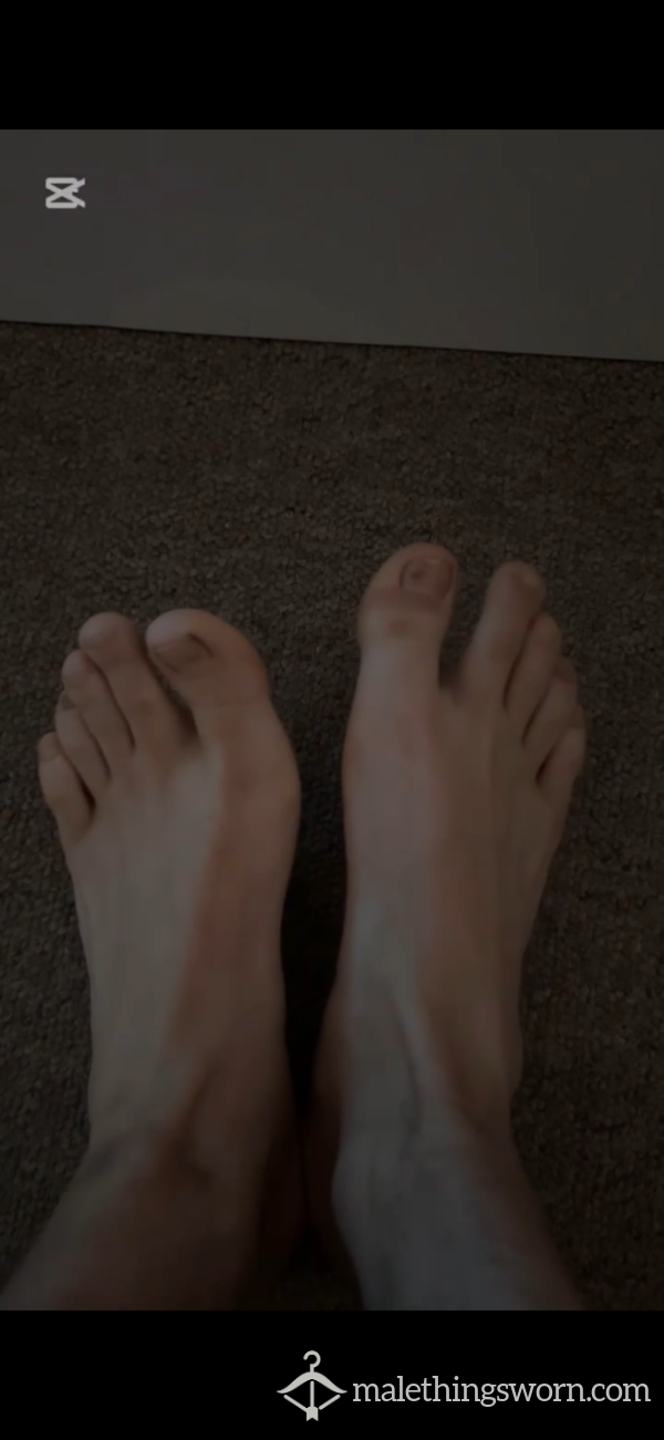 Feet Play