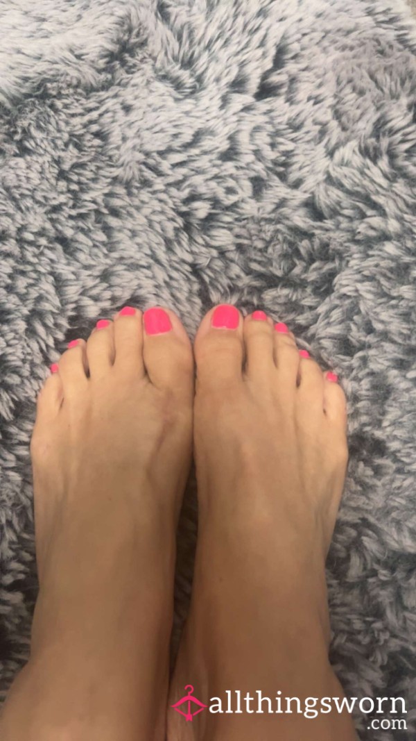 Feet Play