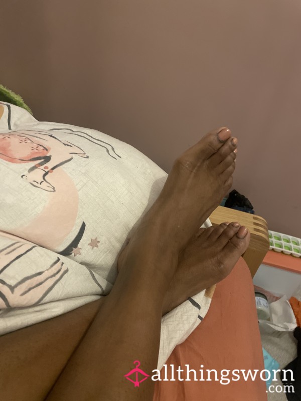 Feet Play