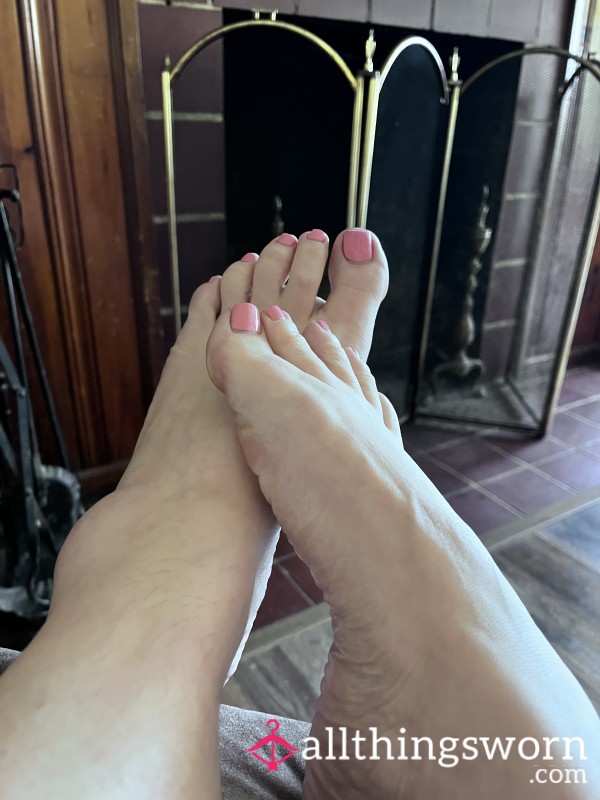 Feet Posed As You Like.