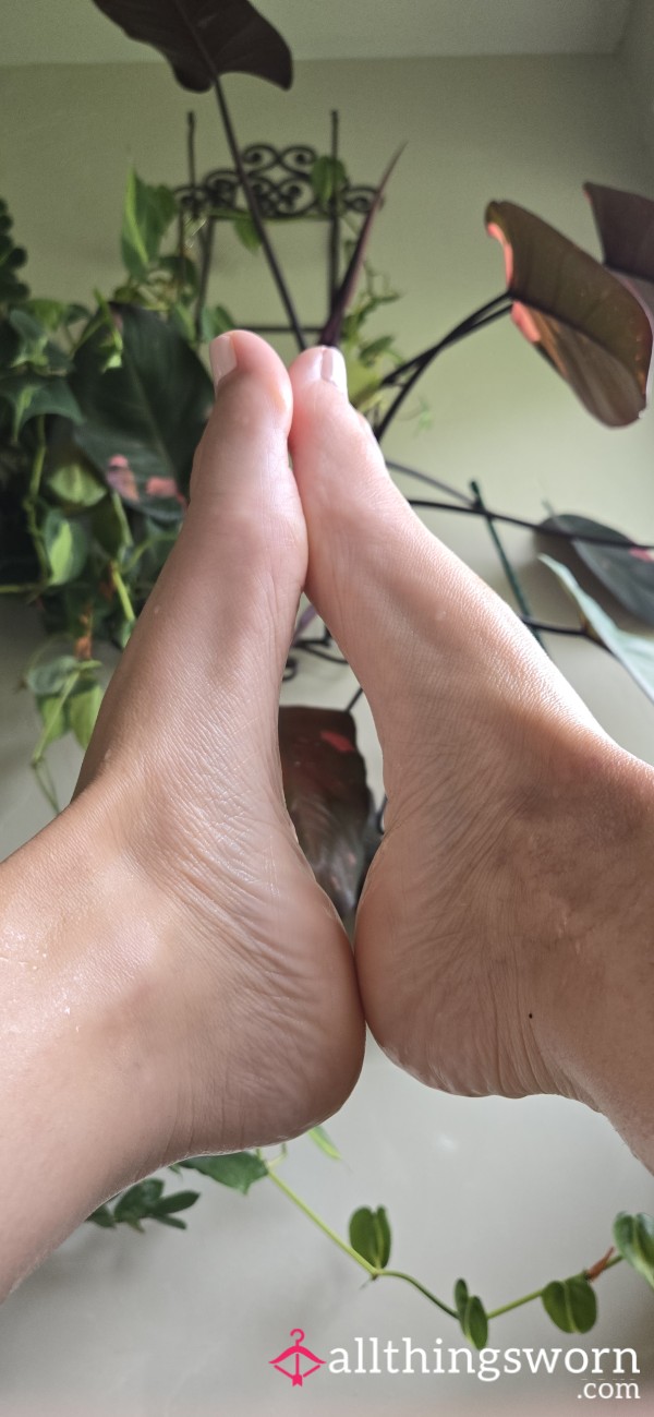 Feet Rubbing