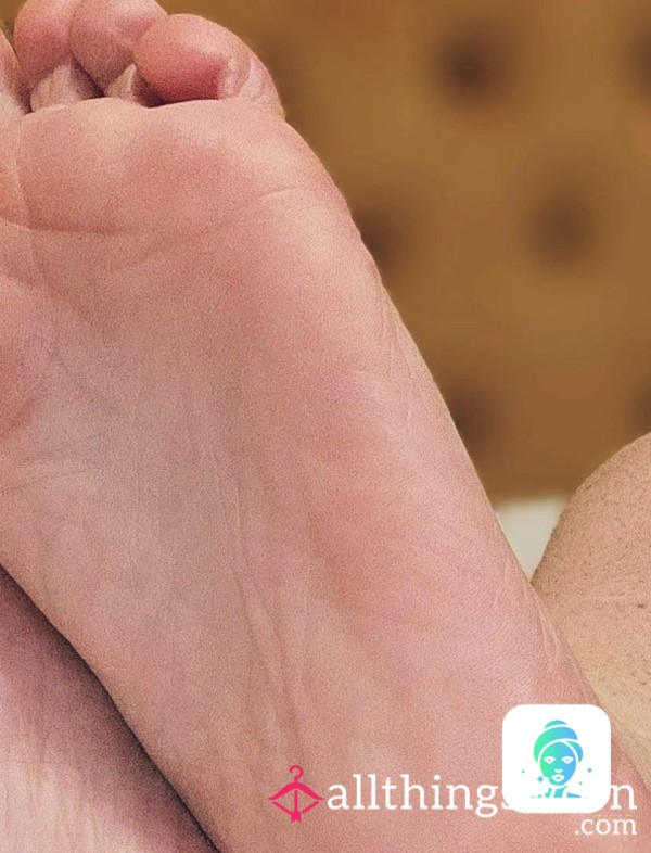 🩷🩷Pictures Of My Bare Feet & Wrinkly Soles & Toes
