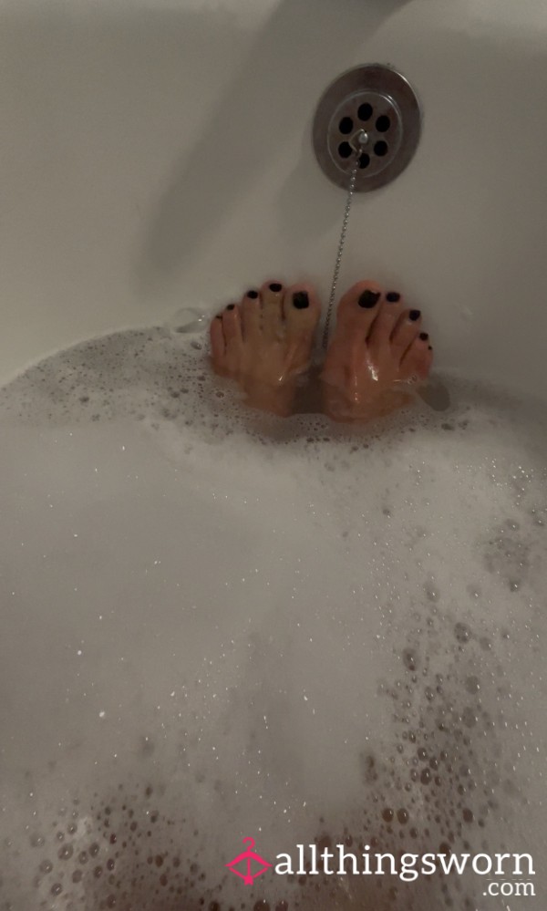 1min Feet Splish Splashing In A Bubble Bath 1min