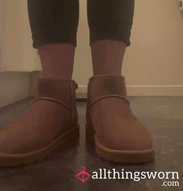Feet & Ugg Boots Play
