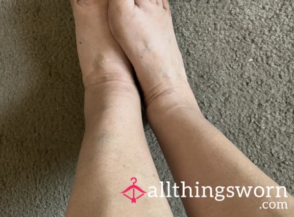 Romantic Feet With Candle 10 Pics