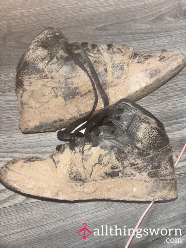 Filthy Nike Trainers Size 4