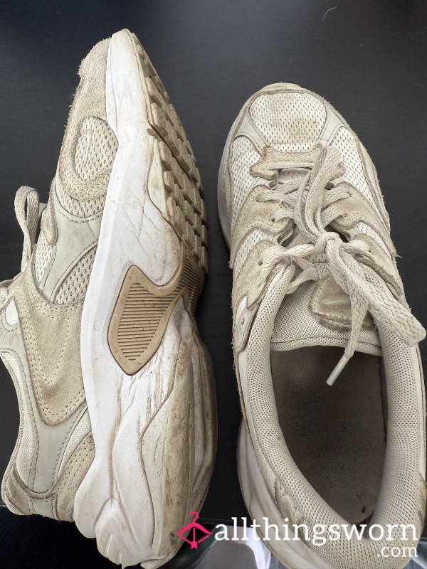 FILTHY NIKES WORN WELL