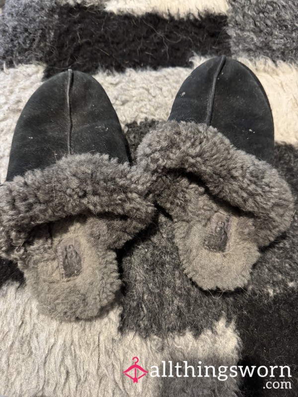 Filthy Well Worn Ugg Slippers . Size 3