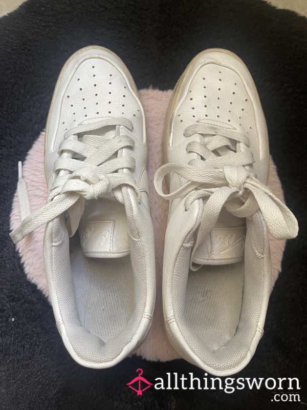 FILTHY WHITE NIKE AIRFORCE 1s🙂‍↔️🤍