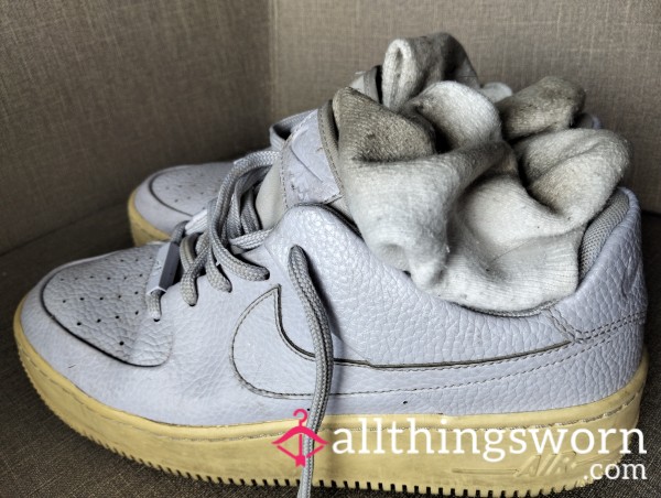 Filty Purple Sneakers & Smelly 3DW Socks