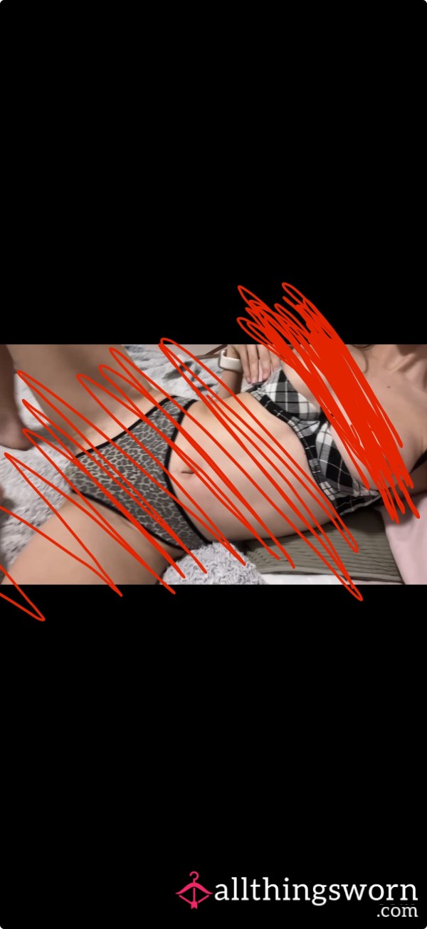 Fingering Pu**y , Then Sucking My Fingers 🤤🐱