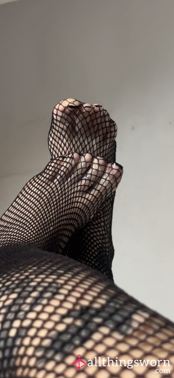 Fishnet Footjob🖤