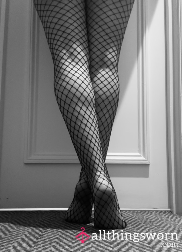 Fishnets & Lace 🖤