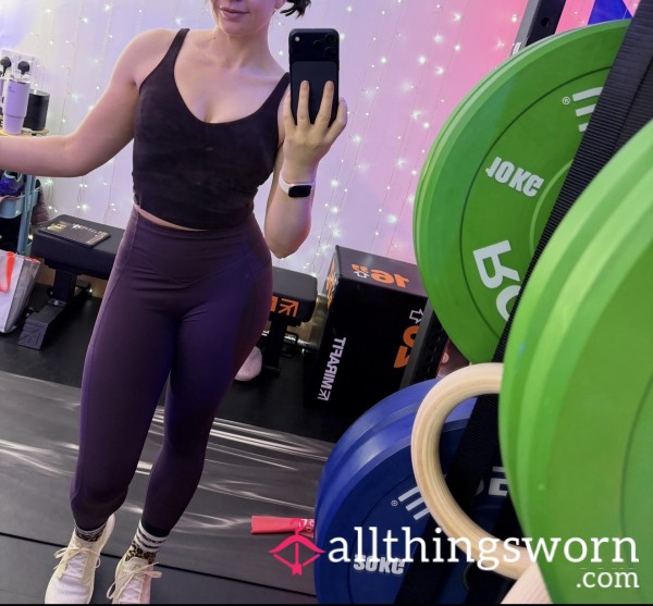 Quick Flash – Lifting My Top & Booty Jiggle After Workout 👀