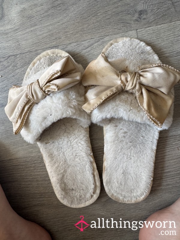 FLAT Flat White Bow Sandal Fluffy Stinky Slippers