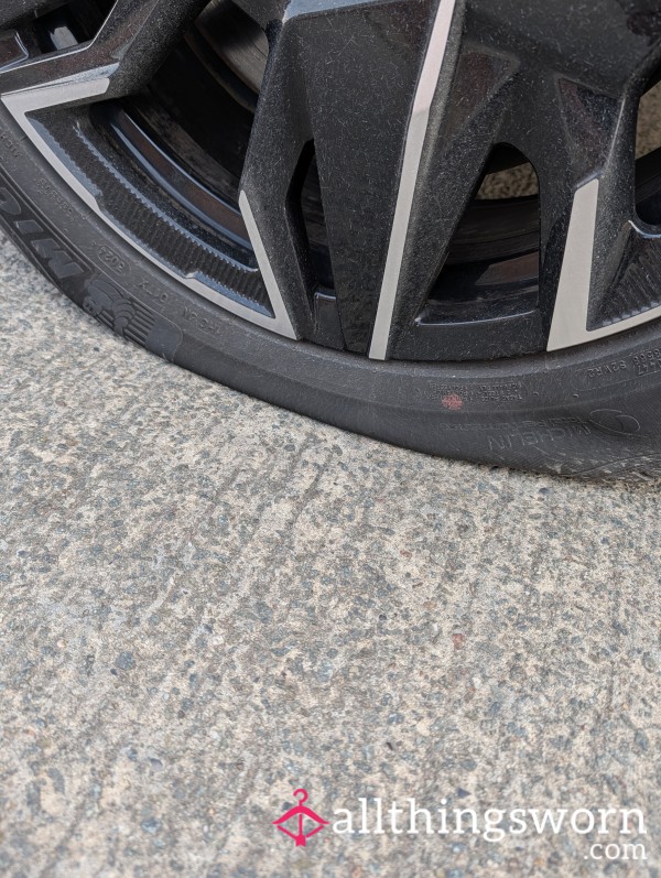 Flat Tyre 😭 Help A Girl Out 🥰