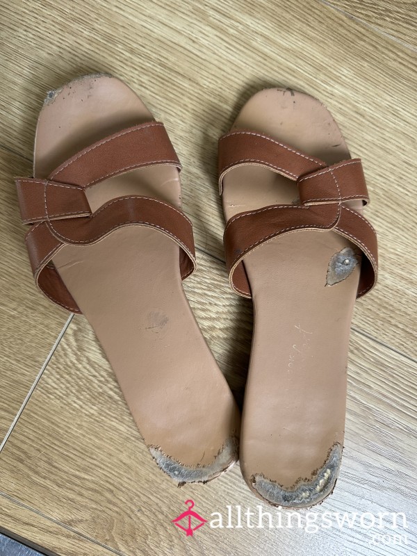 Flat Very Worn Sandals