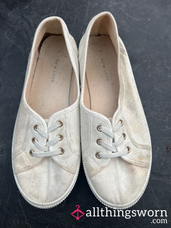 Flat White Well Worn Shoes 🥿