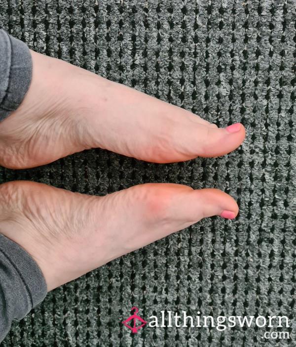 Flexed Arches & Fresh Pink Polish