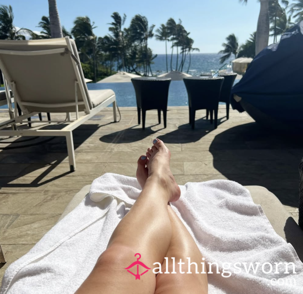 Flight Attendant Feet Pics (10)