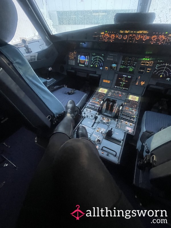 FLIGHT ATTENDANT KNEE HIGH BOOTS