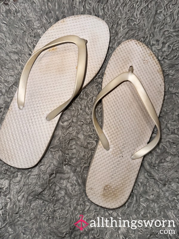 Flip Flops Well-worn 🤍